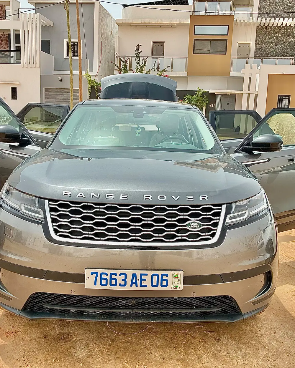 Range Rover Velar utilisé pour la navette aéroport et la mise à disposition avec chauffeur